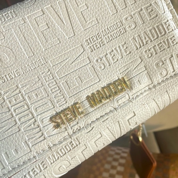 Brand New Steve Madden BLaurie Bone Cognac Logo Embossed Crossbody Wallet Purse - Picture 3 of 16